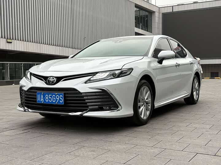 Фото 1 - Toyota Camry