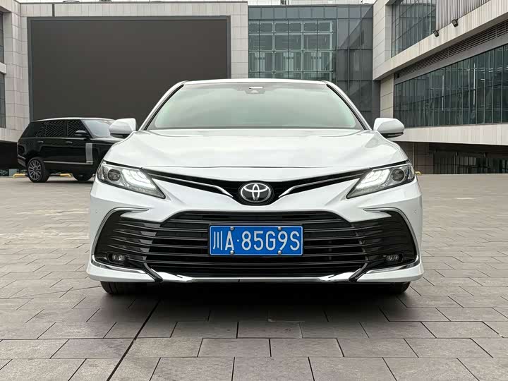 Фото 2 - Toyota Camry