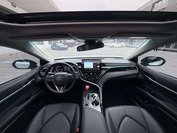 Фото 5 - Toyota Camry