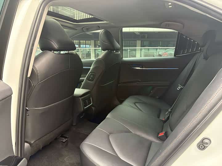 Фото 6 - Toyota Camry