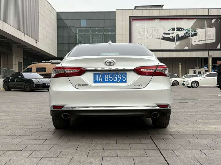 Фото 8 - Toyota Camry