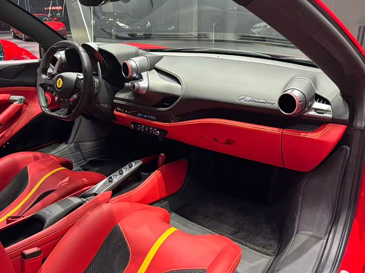 Фото 3 - Ferrari F8
