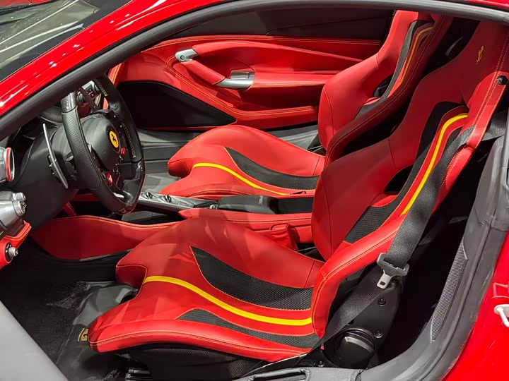 Фото 5 - Ferrari F8