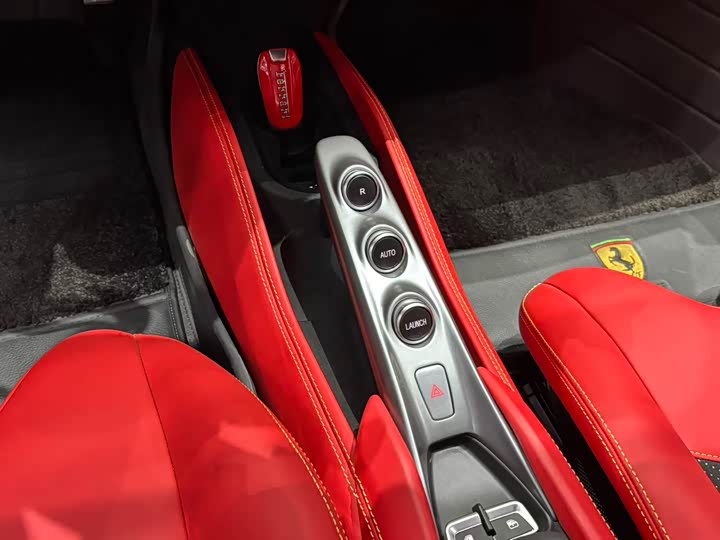 Фото 6 - Ferrari F8