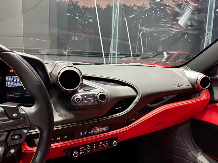 Фото 7 - Ferrari F8