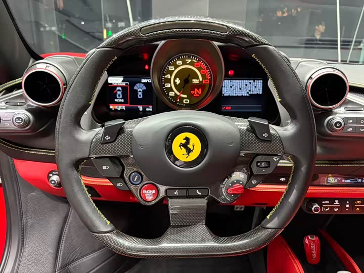 Фото 8 - Ferrari F8