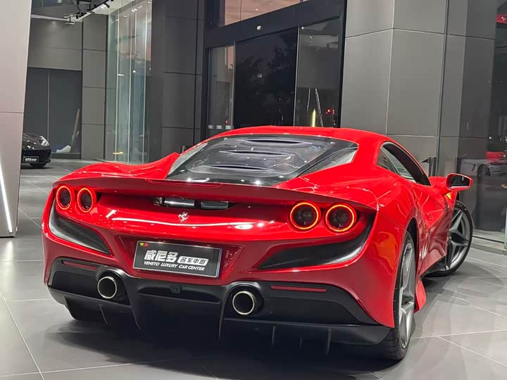 Фото 9 - Ferrari F8