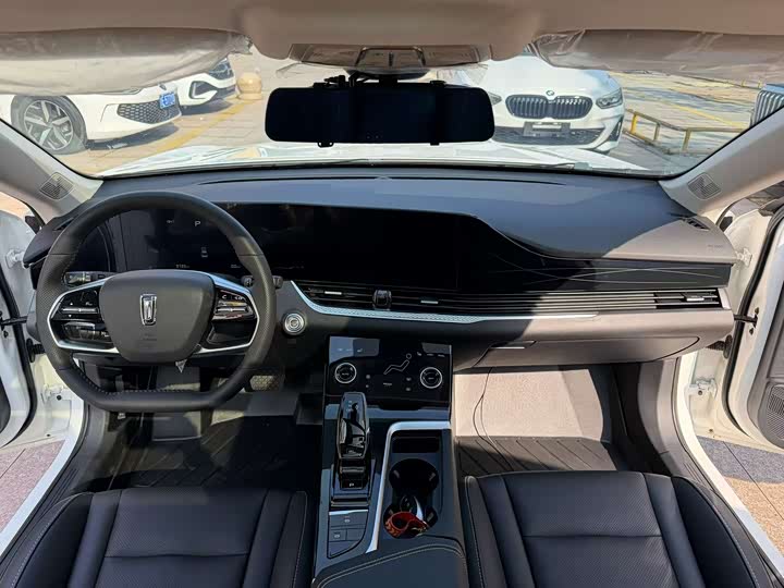 Фото 7 - Bestune B70