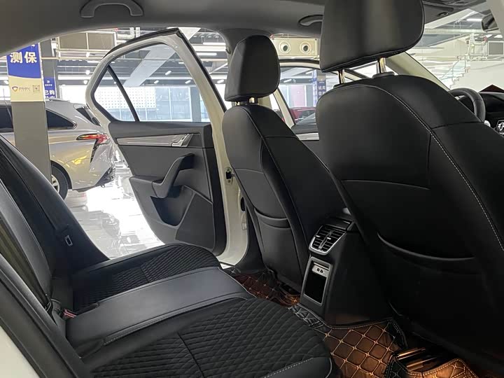 Фото 7 - Skoda Octavia Pro