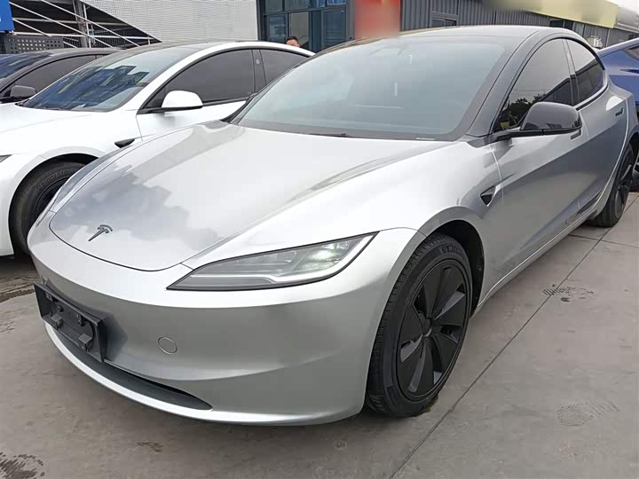 Фото 1 - Tesla Model 3