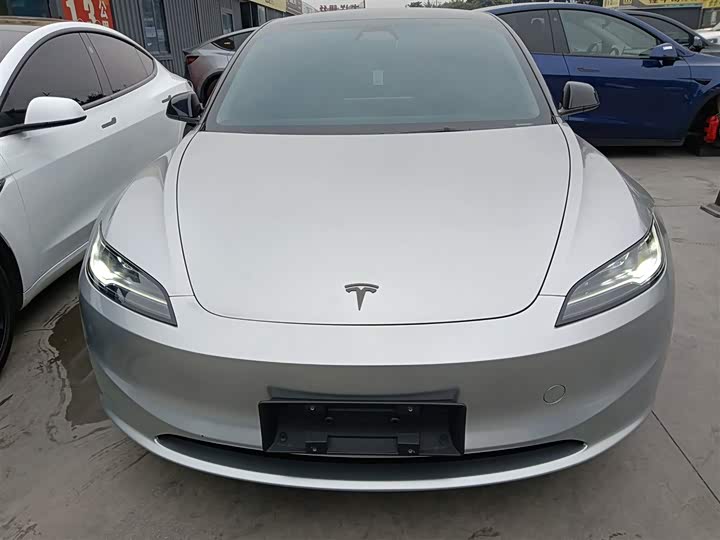 Фото 3 - Tesla Model 3