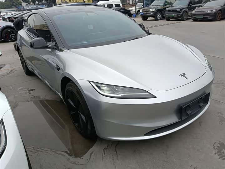 Фото 4 - Tesla Model 3