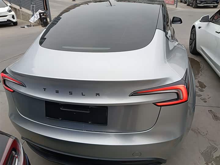 Фото 6 - Tesla Model 3