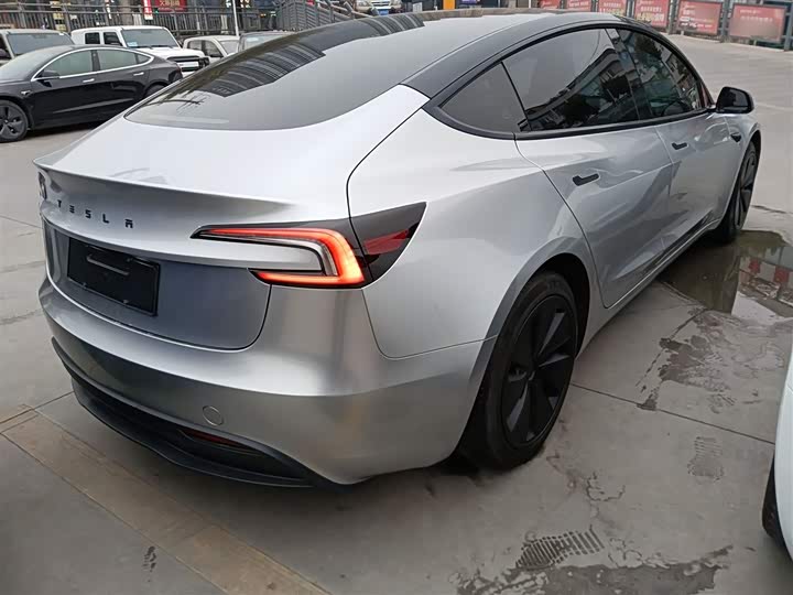 Фото 7 - Tesla Model 3