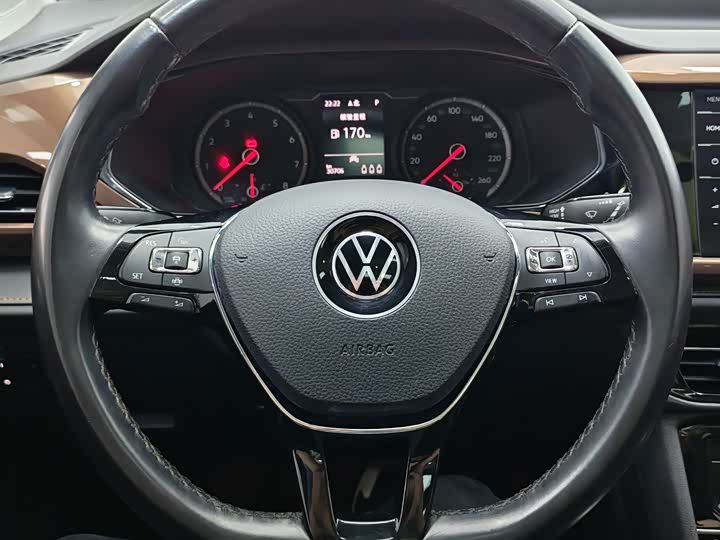 Фото 7 - Volkswagen Tharu