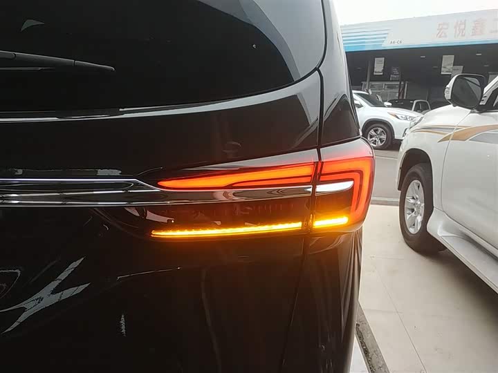 Фото 8 - Buick GL8 ES