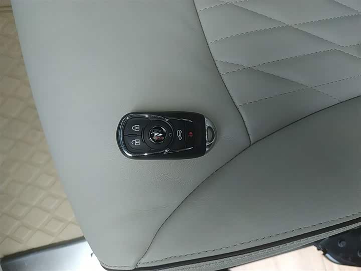 Фото 9 - Buick GL8 ES