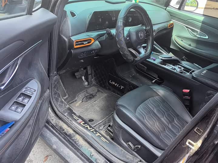 Фото 9 - Changan UNI-T