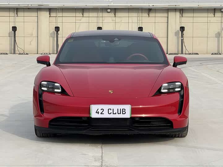 Фото 1 - Porsche Taycan