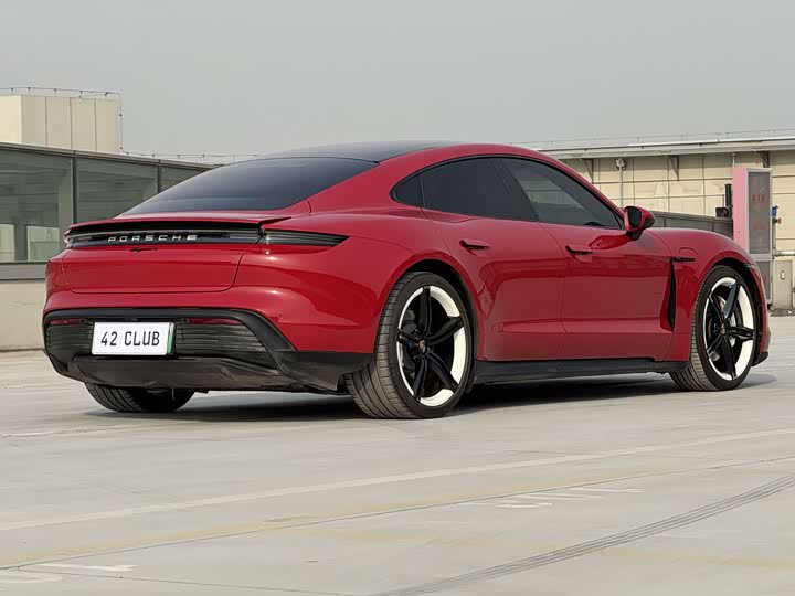 Фото 4 - Porsche Taycan