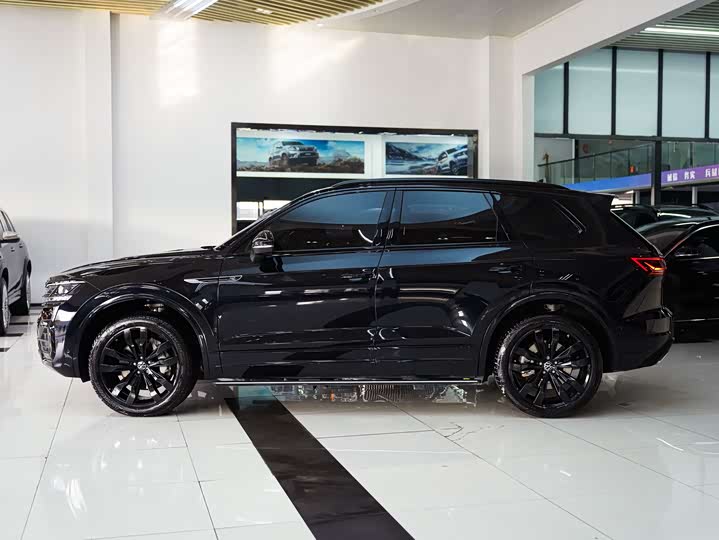 Фото 4 - Volkswagen Touareg