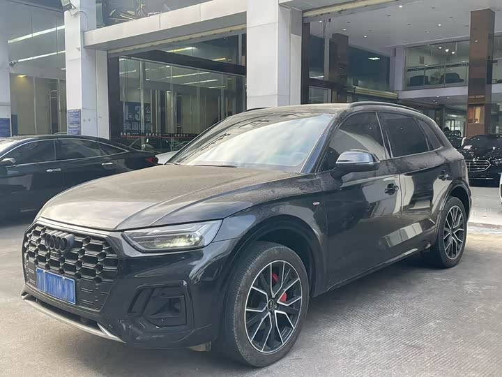 Фото 1 - Audi Q5L