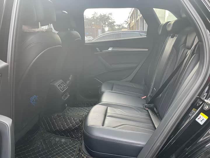 Фото 5 - Audi Q5L