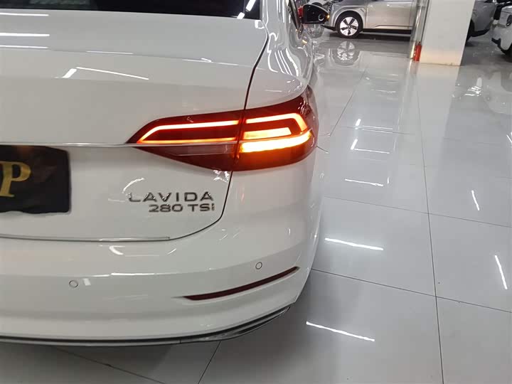 Фото 8 - Volkswagen Lavida