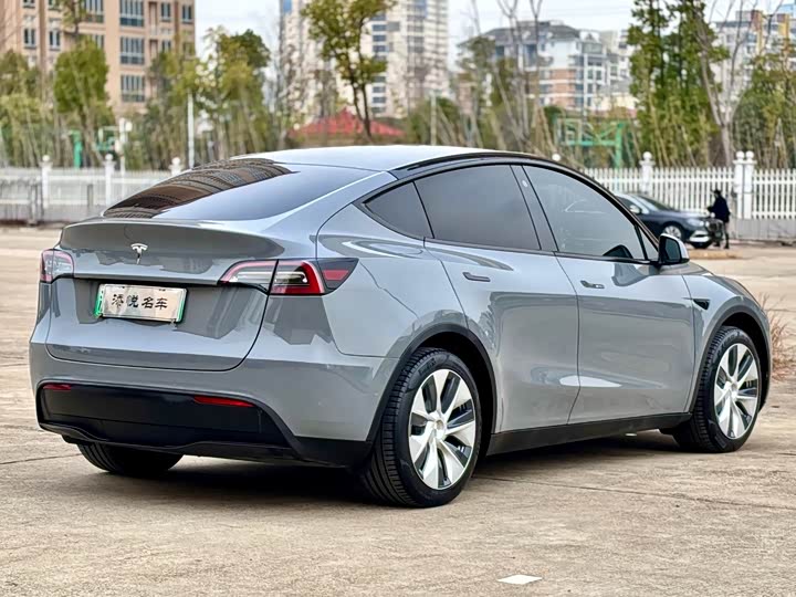 Фото 6 - Tesla Model Y