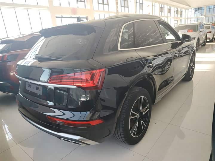 Фото 5 - Audi Q5L