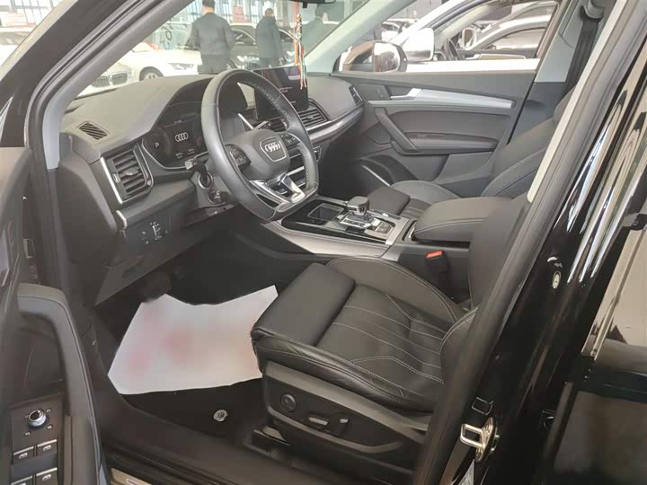 Фото 6 - Audi Q5L