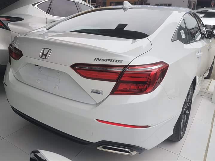 Фото 3 - Honda Inspire