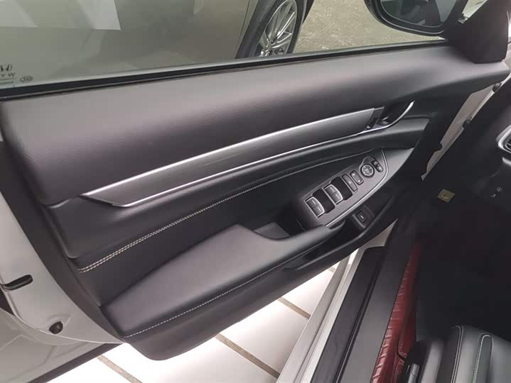 Фото 7 - Honda Inspire