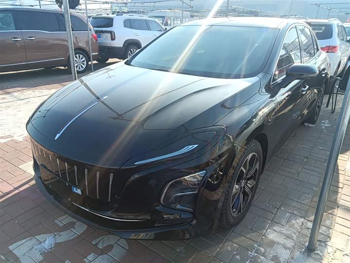 Фото 2 - Hongqi E-QM5