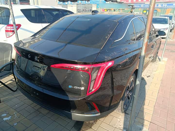 Фото 7 - Hongqi E-QM5