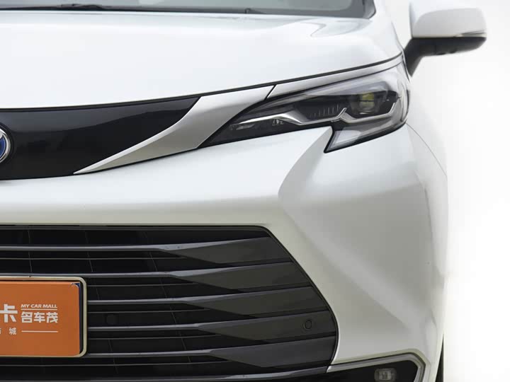 Фото 2 - Toyota Sienna