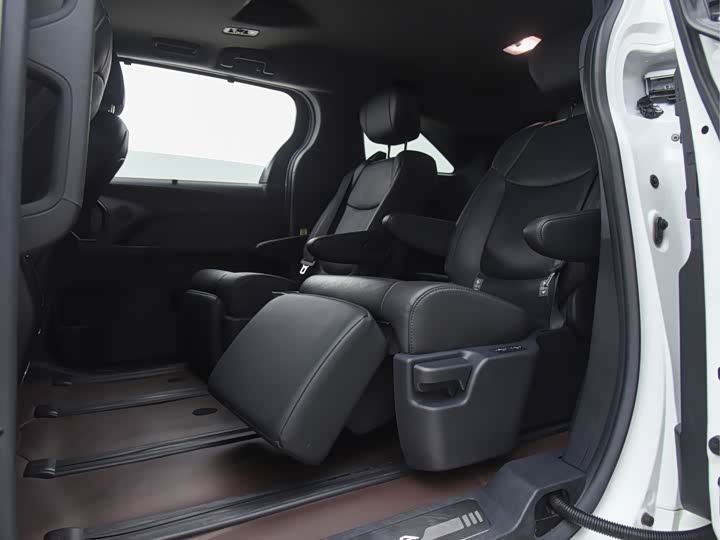 Фото 5 - Toyota Sienna