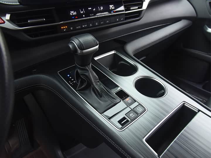 Фото 9 - Toyota Sienna