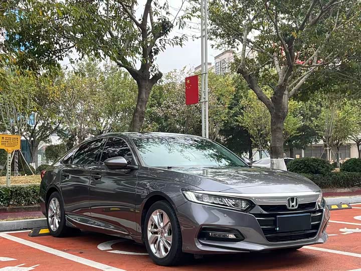 Фото 3 - Honda Accord