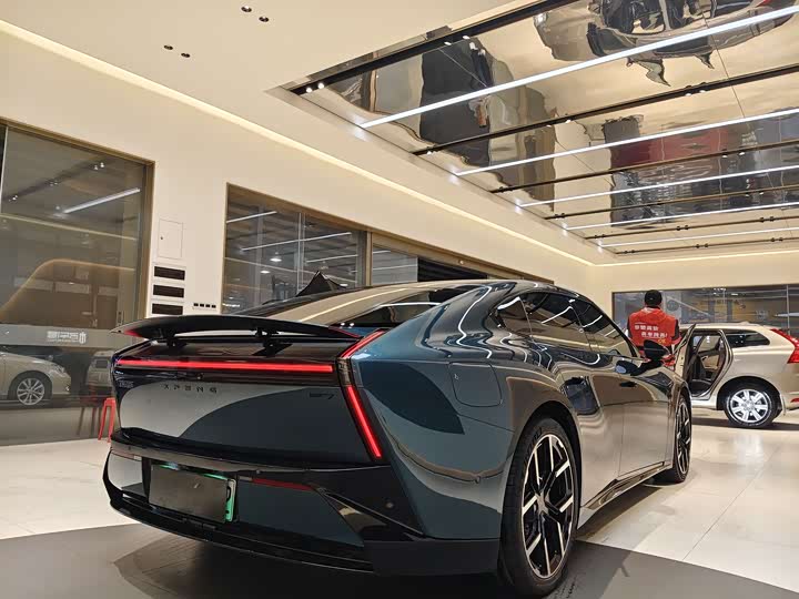 Фото 4 - XPeng P7