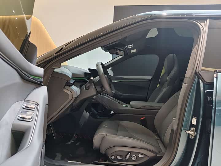 Фото 8 - XPeng P7