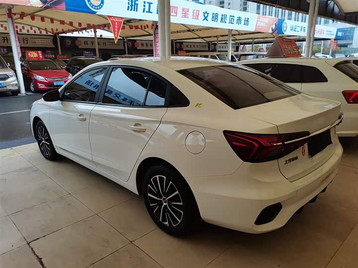 Фото 5 - Roewe i5