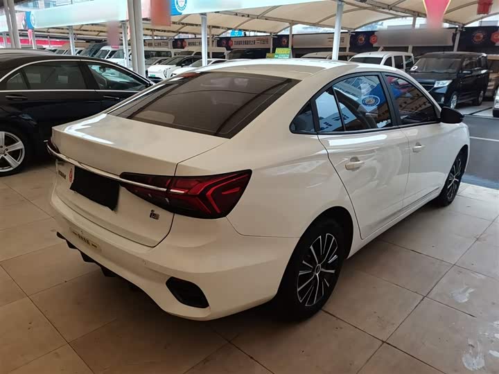 Фото 7 - Roewe i5