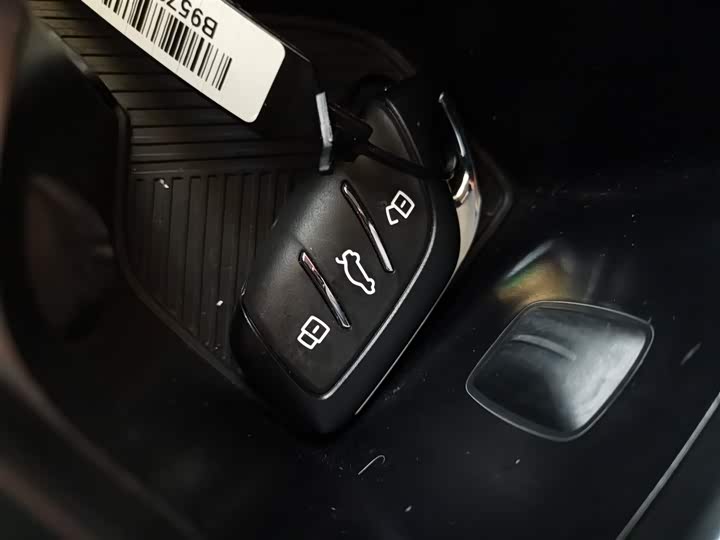 Фото 9 - Roewe i5