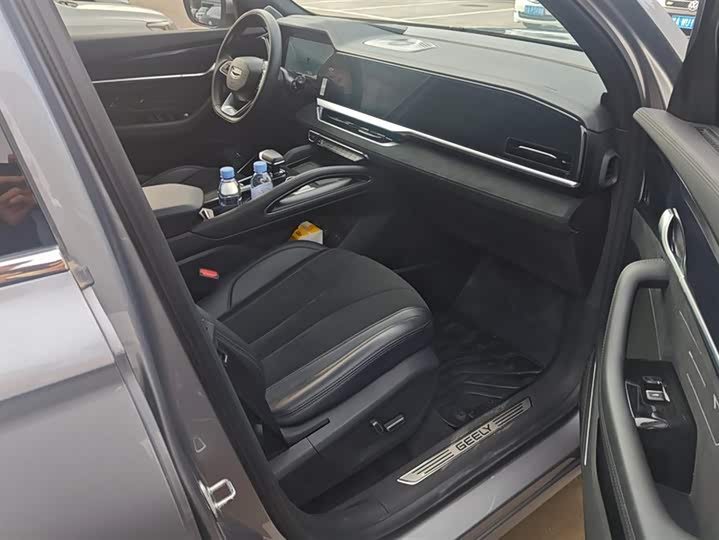 Фото 8 - Geely Monjaro