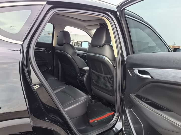 Фото 8 - Geely Tugella