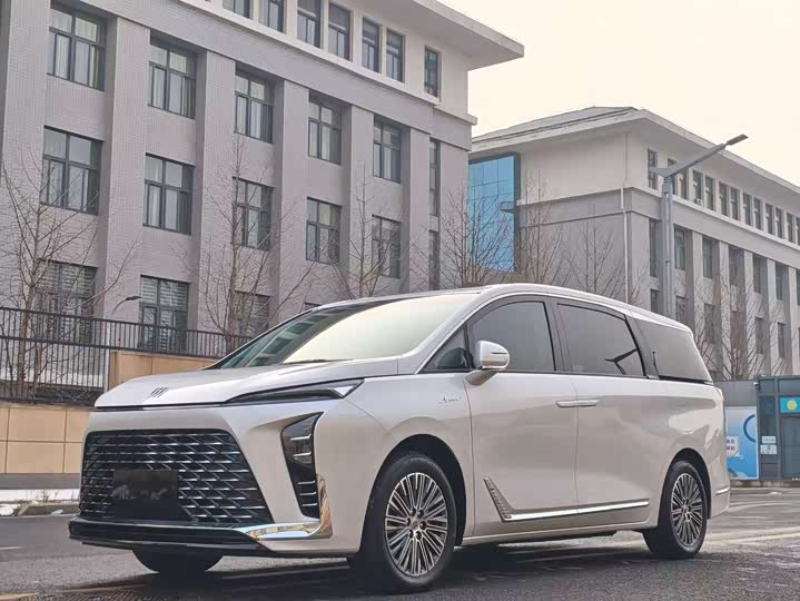 Фото 1 - Buick GL8 Hybrid