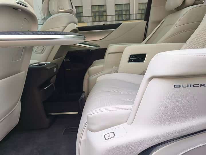 Фото 3 - Buick GL8 Hybrid