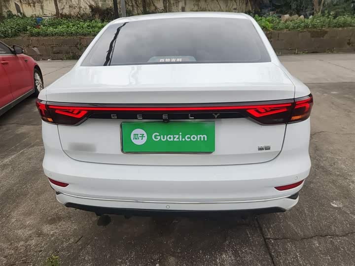 Фото 6 - Geely Emgrand