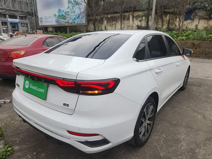 Фото 7 - Geely Emgrand